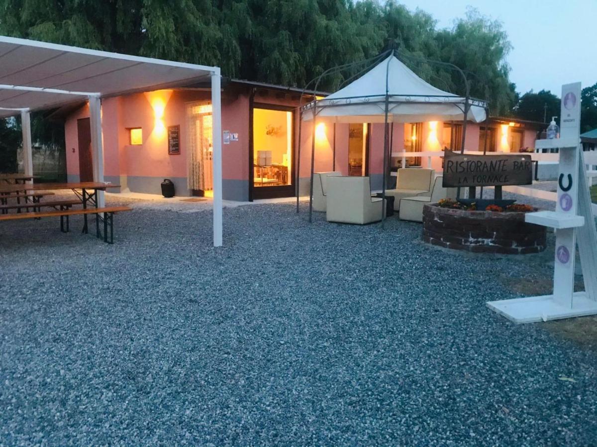 Agriturismo La Fornace Centro Ippico Комо Экстерьер фото