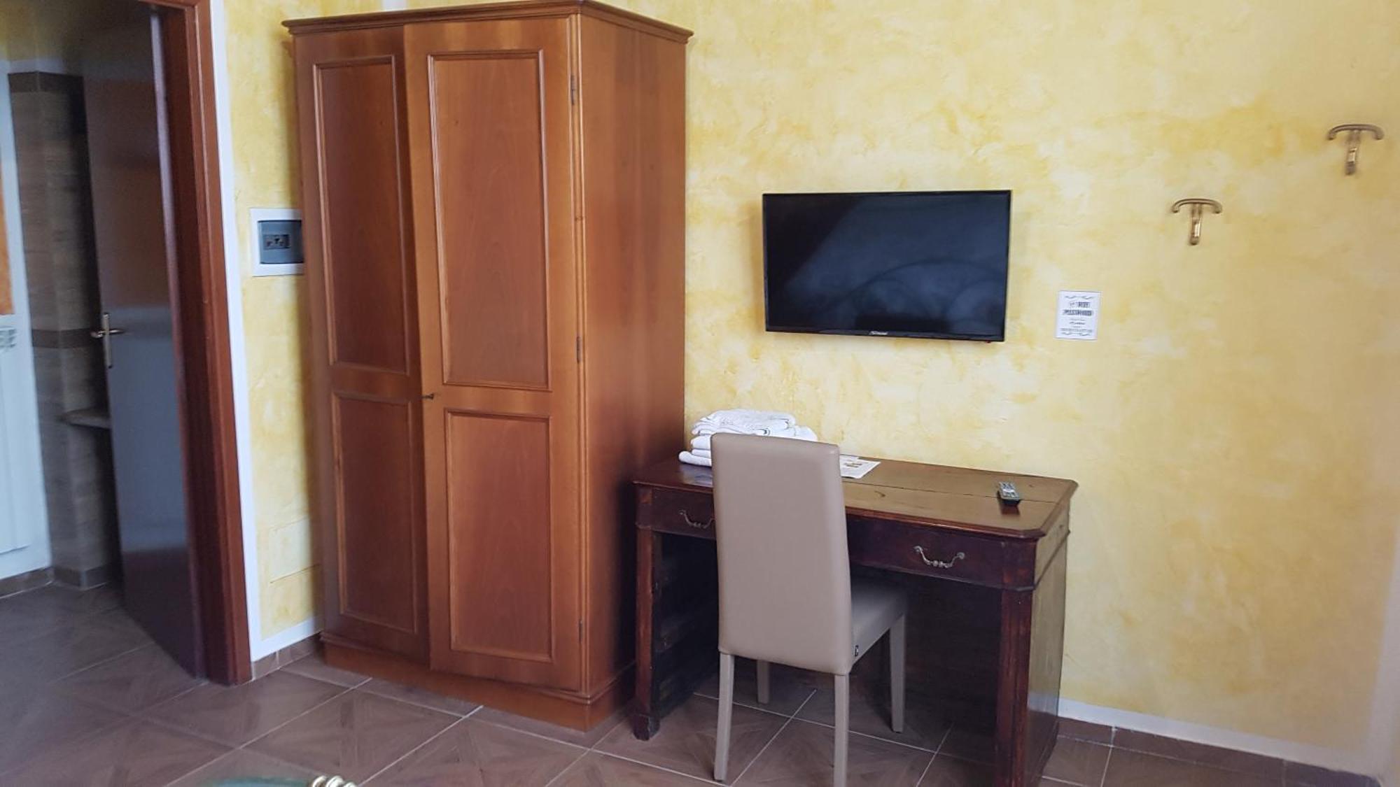 Agriturismo La Fornace Centro Ippico Комо Экстерьер фото
