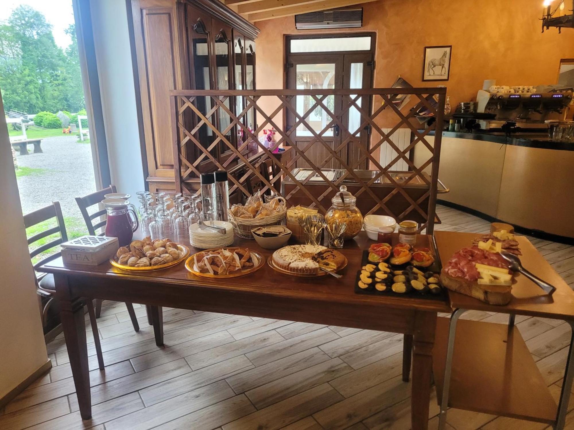 Agriturismo La Fornace Centro Ippico Комо Экстерьер фото