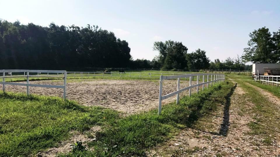 Agriturismo La Fornace Centro Ippico Комо Экстерьер фото